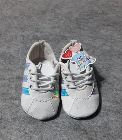 قیمت و خرید پاپوش نوزادی ژیکالو طرح آدیداس براق سفید - سیسمونی آقابزرگ