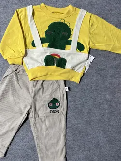 قیمت و خرید دو تیکه لیانا زرد طرح دایناسور کوچک و رنگین کمان - سیسمونی آقابزرگ