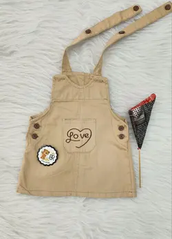 قیمت و خرید پیشبندی کتان کوتاه بهار طرح قلب کرم - سیسمونی آقابزرگ