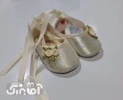 قیمت و خرید پاپوش نوزادی ژیکالو مدل سه گل براق - سیسمونی آقابزرگ