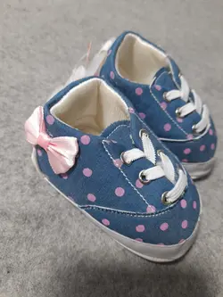 قیمت و خرید پاپوش نوزادی دخترانه تیتیل طرح خالخالی پاپیون - سیسمونی آقابزرگ