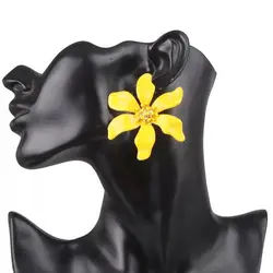 گوشواره نامتقارن طرح گل