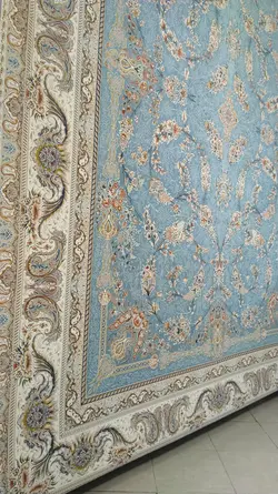 فرش ماشینی ساتراپی طرح گلساران زمینه آبی