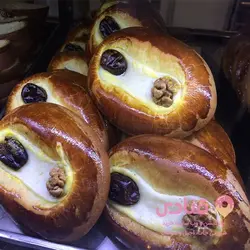 نان پنیر، گردو و خرما