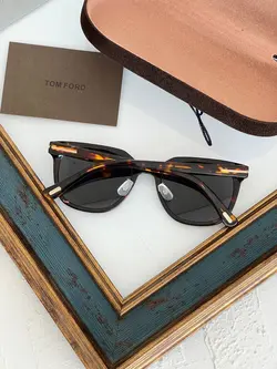 عینک آفتابی تام فرد مدل TOMFORD TF802K