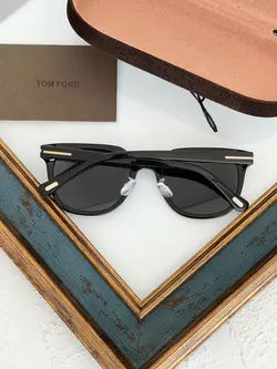 عینک آفتابی تام فرد مدل TOMFORD TF802K