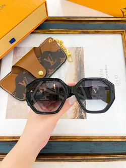 عینک آفتابی زنانه لویس ویتون مدل LOUIS VUITTON Z1728E