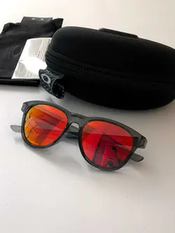 عینک ورزشی زنانه و مردانه اوکلی مدل OAKLEY STRINGER OO9315