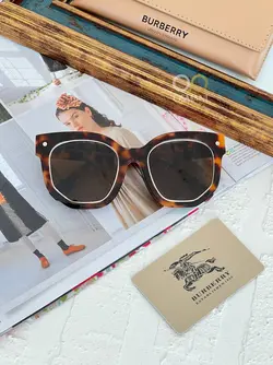 عینک آفتابی زنانه باربری مدل BURBERRY B4307