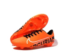 کفش چمن میخدار