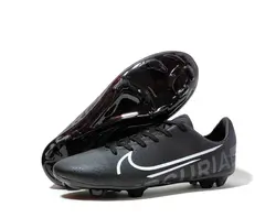 کفش چمن میخدار