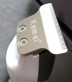 ماشین اصلاح دیجیتالی کیمی مدل KEMEI KM-5027 - دیجی اجناس