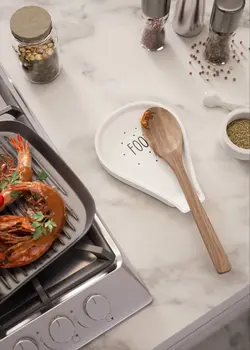 زیر قاشقی کنار گاز