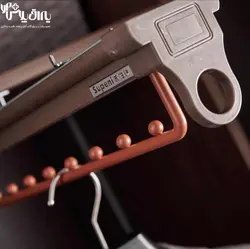 رک سقفی هنگر لباس رنگ موکا قرمز فرنچ استایل فانتونی - یراق پلاس | فروشگاه آنلاین