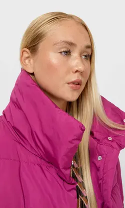 خرید کاپشن پفی زنانه استرادیواریوس کد 129727 | بانی استایل