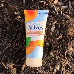 اسکراب ضدجوش با عصاره زردآلو سینت ایوز(اصل) St. Ives Apricot Scrub