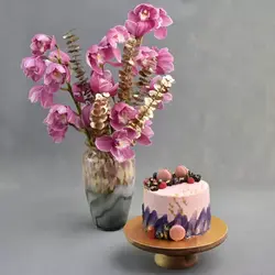 Beaute Des Fleurs با کیک قرمز مخملی (امارات)
