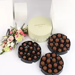 جعبه شکلات چند لایه Heritage به رنگ سفید مایل به قرمز (بحرین)