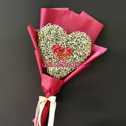 دسته گل قلبی ژیپسوفیلا و رز