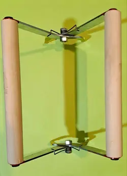 انبر قاب گیر دسته چوبی برای برداشتن شان زنبور عسل از کندو