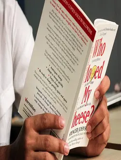 کتاب چه کسی پنیر مرا جا به جا کرد؟ اثر اسپنسر جانسون - کتاب Who Moved My Cheese