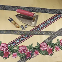 خرید نوار سنتی بافت 3 سانت سرمه ای قرمز بته جقه یاسی - خرازی یاس