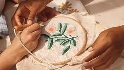 نخ گلدوزی و کوبلن دوزی برند DMC کد رنگ 972