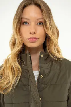 پالتو جیب دار بارونی زنانه کمربند دار کشی خاکی پیر کاردین Pierre Cardin (ساخت فرانسه)