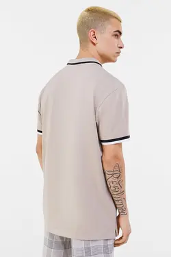 تی شرت یقه دار مردانه رنگ شنی ماسه ای برشکا Bershka (ساخت اسپانیا)