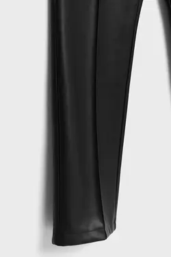 شلوار راسته چرم مصنوعی مشکی زنانه از برند استرادیواریوس Stradivarius (ساخت اسپانیا)