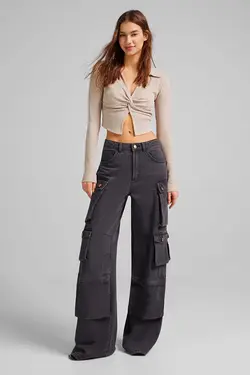 نیم تنه یقه پولو آستین بلند جلو گره دار زنانه رنگ شنی ماسه ای برشکا Bershka (ساخت اسپانیا)