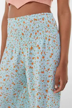 شلوار راسته گشاد زنانه گل گلی رنگ سبز برشکا Bershka (ساخت اسپانیا)
