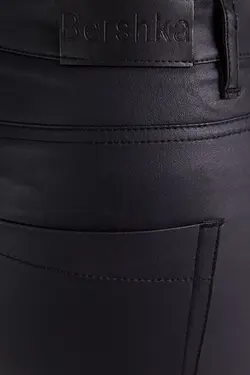 شلوار چرم مصنوعی جذب 5 جیبی زنانه رنگ مشکی برشکا Bershka (ساخت اسپانیا)