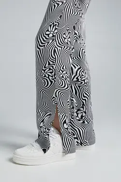شلوار راسته ساتن طرح دار زنانه رنگ سفید برشکا Bershka (ساخت اسپانیا)