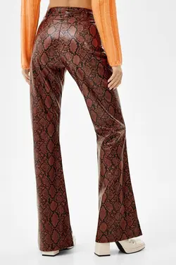 شلوار پالازو چرم مصنوعی پوست ماری زنانه رنگ قهوه ای برشکا Bershka (ساخت اسپانیا)
