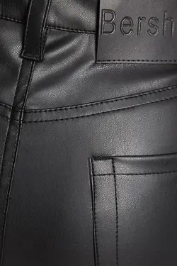 شلوار چرم مصنوعی زنانه رنگ مشکی برشکا Bershka (ساخت اسپانیا)