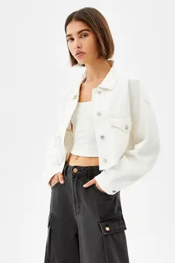 کت جین کوتاه برش دار زنانه رنگ سفید برشکا Bershka (ساخت اسپانیا)
