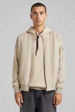 سویشرت بمب افکن جیر مصنوعی مردانه رنگ کرم برشکا Bershka (ساخت اسپانیا)