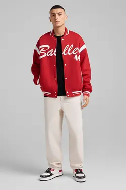 سویشرت بمب افکن کالج طرح دار مردانه رنگ قرمز برشکا Bershka (ساخت اسپانیا)