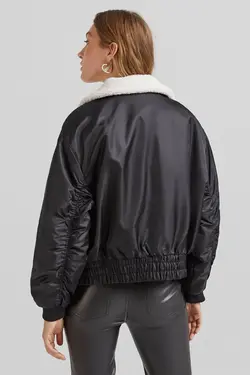 ژاکت زنانه بمب افکن مشکی پشم مصنوعی برشکا Bershka (ساخت اسپانیا)