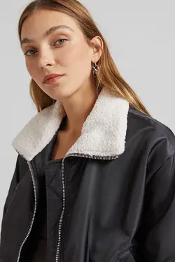 ژاکت زنانه بمب افکن مشکی پشم مصنوعی برشکا Bershka (ساخت اسپانیا)