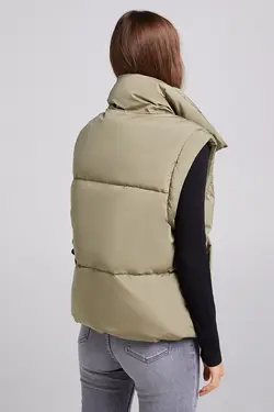 جلیقه بادی بدون آستین زنانه رنگ خاکی برشکا Bershka (ساخت اسپانیا)