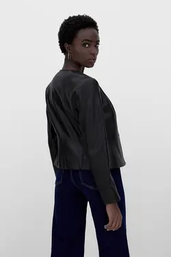 ژاکت چرم مصنوعی زنانه یقه گرد مشکی استرادیواریوس Stradivarius (ساخت اسپانیا)