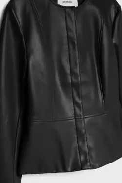 ژاکت چرم مصنوعی زنانه یقه گرد مشکی استرادیواریوس Stradivarius (ساخت اسپانیا)