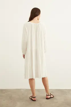 پیراهن بلند سفید مدل چروک چین دار آستین بلند زنانه گاستو Gusto (ساخت ترکیه)