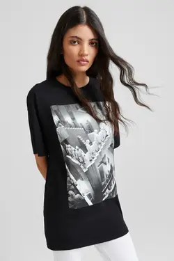 تی شرت مشکی یقه گرد طرح چاپی بازی مرکب آستین کوتاه زنانه برشکا Bershka (ساخت اسپانیا)