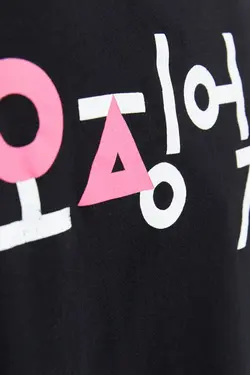 تی شرت مشکی یقه گرد طرح چاپی بازی مرکب آستین کوتاه زنانه برشکا Bershka (ساخت اسپانیا)