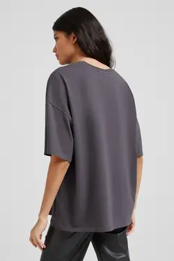 تی شرت نوک مدادی مدل قواره دار طرح چاپی بازی مرکب آستین کوتاه زنانه برشکا Bershka (ساخت اسپانیا)