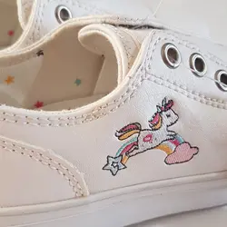 کفش کتانی سفید طرح یونی کورن | خرید کفش های بچگانه | فروشگاه اینترنتی لباس مدبینا