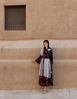 لباس مجلسی پوشیده گلدار با تور سفید mp109